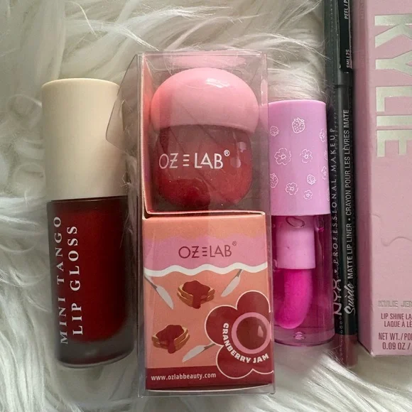 LIPPIE bundle!! - Picture 3 of 4